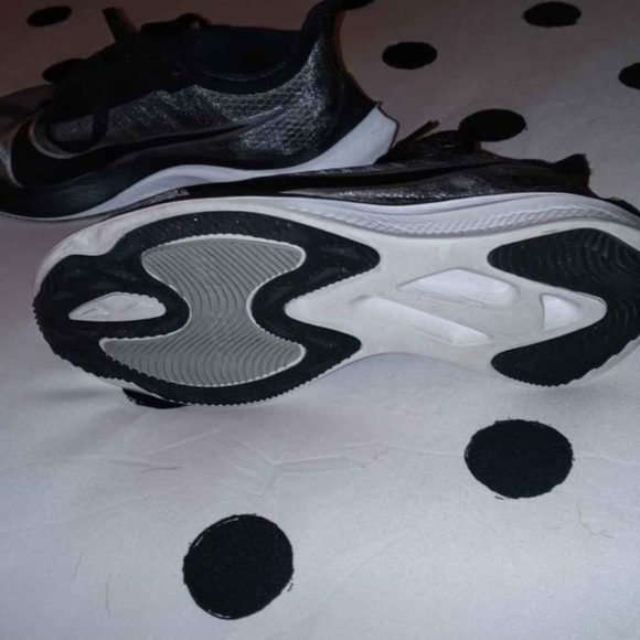 Nike - Picture 2 of 3